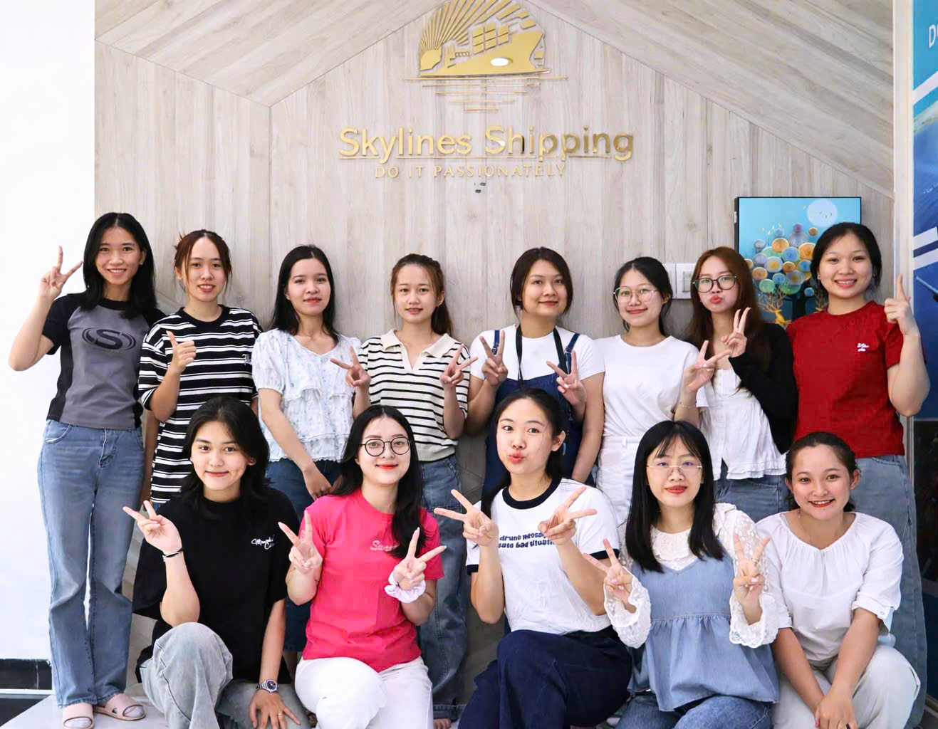 08/3 CỦA NHỮNG CÔ GÁI NHÀ SKYLINES SHIPPING VN
